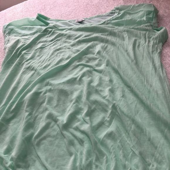 Kismet exl teeshirt, pale green , elastic waist, short sleeves, like new - Picture 1 of 8